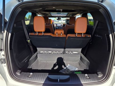 New 2026 Chrysler Pacifica Pinnacle image 16