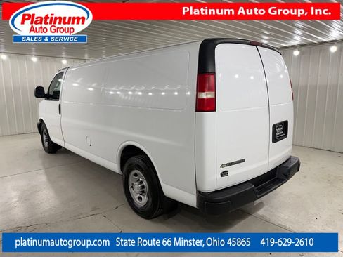 Used 2018 Chevrolet Express 3500 Extended w/ Driver Convenience Package RWD image 3