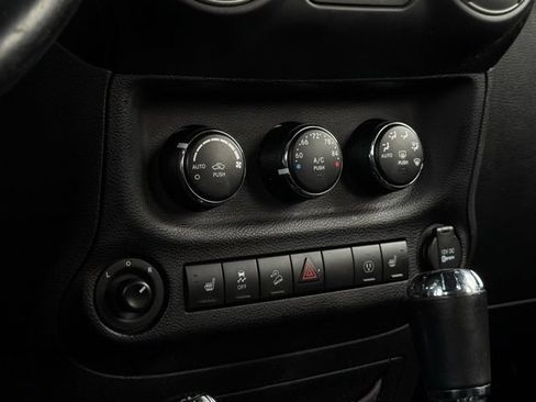 Used 2016 Jeep Wrangler Unlimited Rubicon AWD/4WD image 27