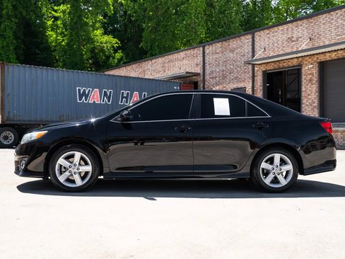 Used 2014 Toyota Camry SE FWD image 4