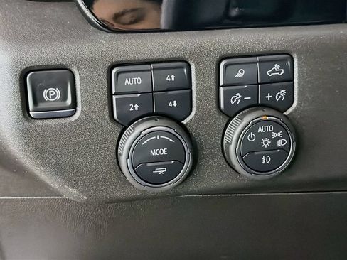 Used 2025 Chevrolet Silverado 1500 ZR2 AWD/4WD image 11