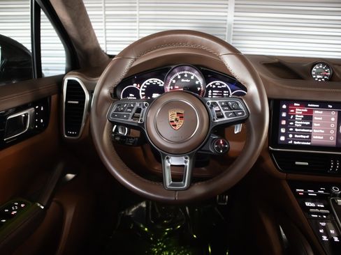 Certified 2023 Porsche Cayenne Turbo AWD/4WD image 15