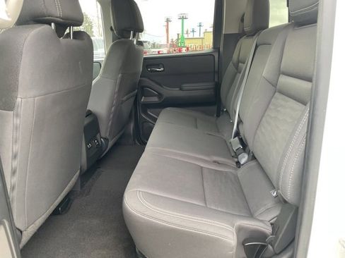 Used 2024 Nissan Frontier SV w/ SV Convenience Package image 9