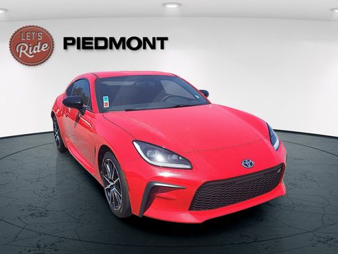 Used 2024 Toyota GR86 RWD image 3