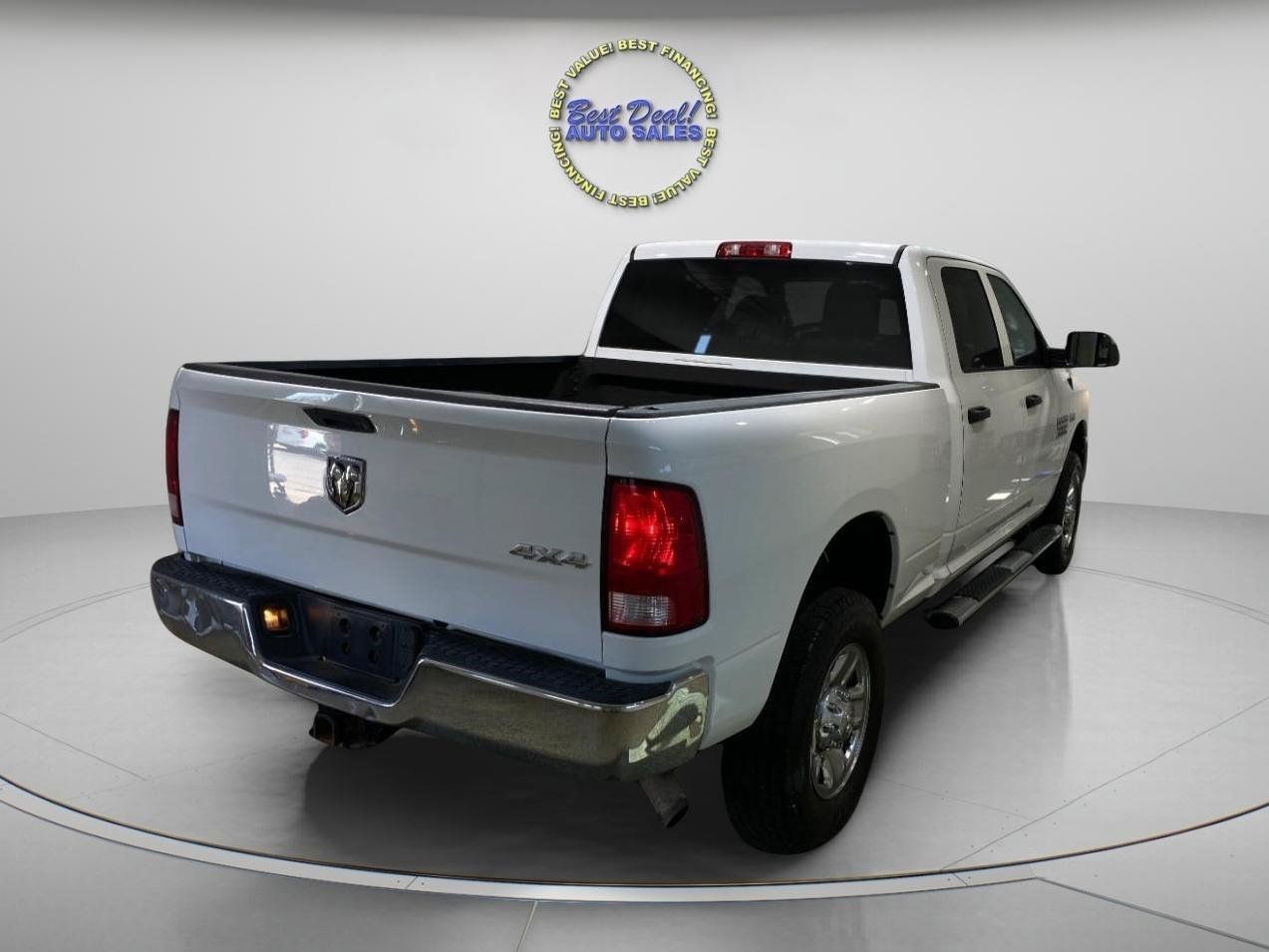 Used 2017 RAM 2500 Tradesman w/ Chrome Appearance Group AWD/4WD image 3