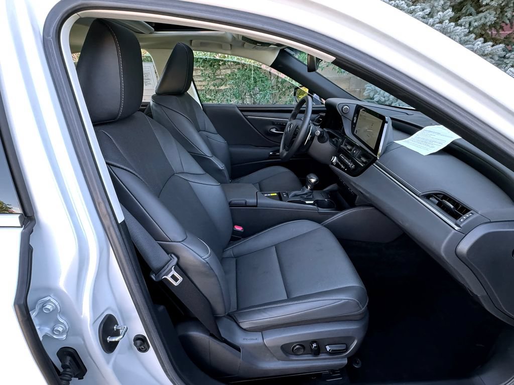 Used 2023 Lexus ES 300h w/ Premium Package FWD image 37