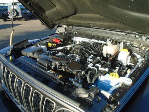 Certified 2024 Jeep Gladiator Mojave w/ Technology Group image 20