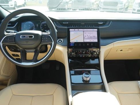 New 2025 Jeep Grand Cherokee L Limited w/ Luxury Tech Group II RWD image 14