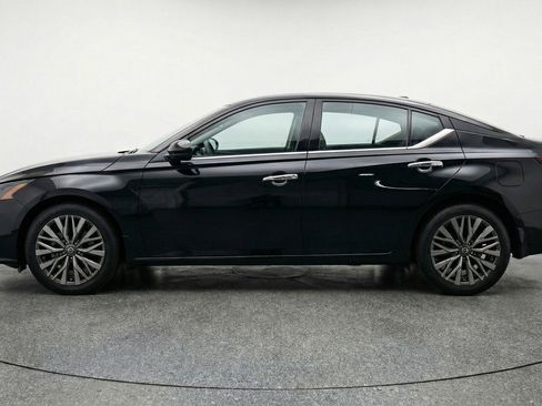 Used 2025 Nissan Altima 2.5 SV image 3