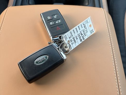 Used 2024 Land Rover Defender 110 X-Dynamic SE image 21