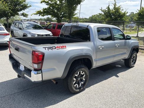 Used 2019 Toyota Tacoma TRD Off-Road AWD/4WD image 7