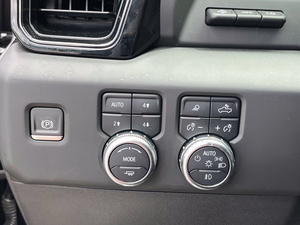 Used 2024 GMC Sierra 1500 AT4 w/ Technology Package AWD/4WD image 19