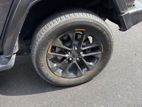 Used 2020 Jeep Wrangler Unlimited Sahara image 31