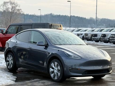 Used 2023 Tesla Model Y Long Range image 40