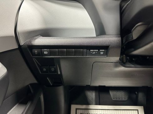 Used 2025 Toyota Sienna XLE image 18