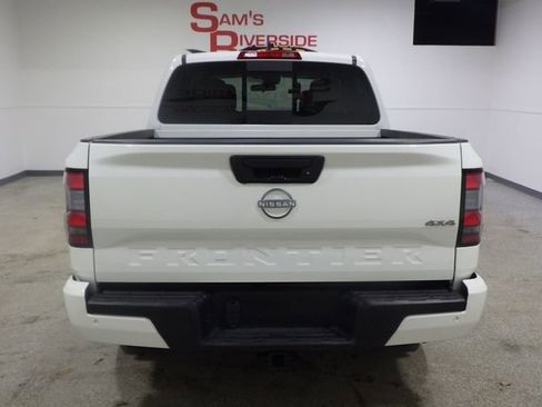 Used 2025 Nissan Frontier SV w/ SV Convenience Package image 3