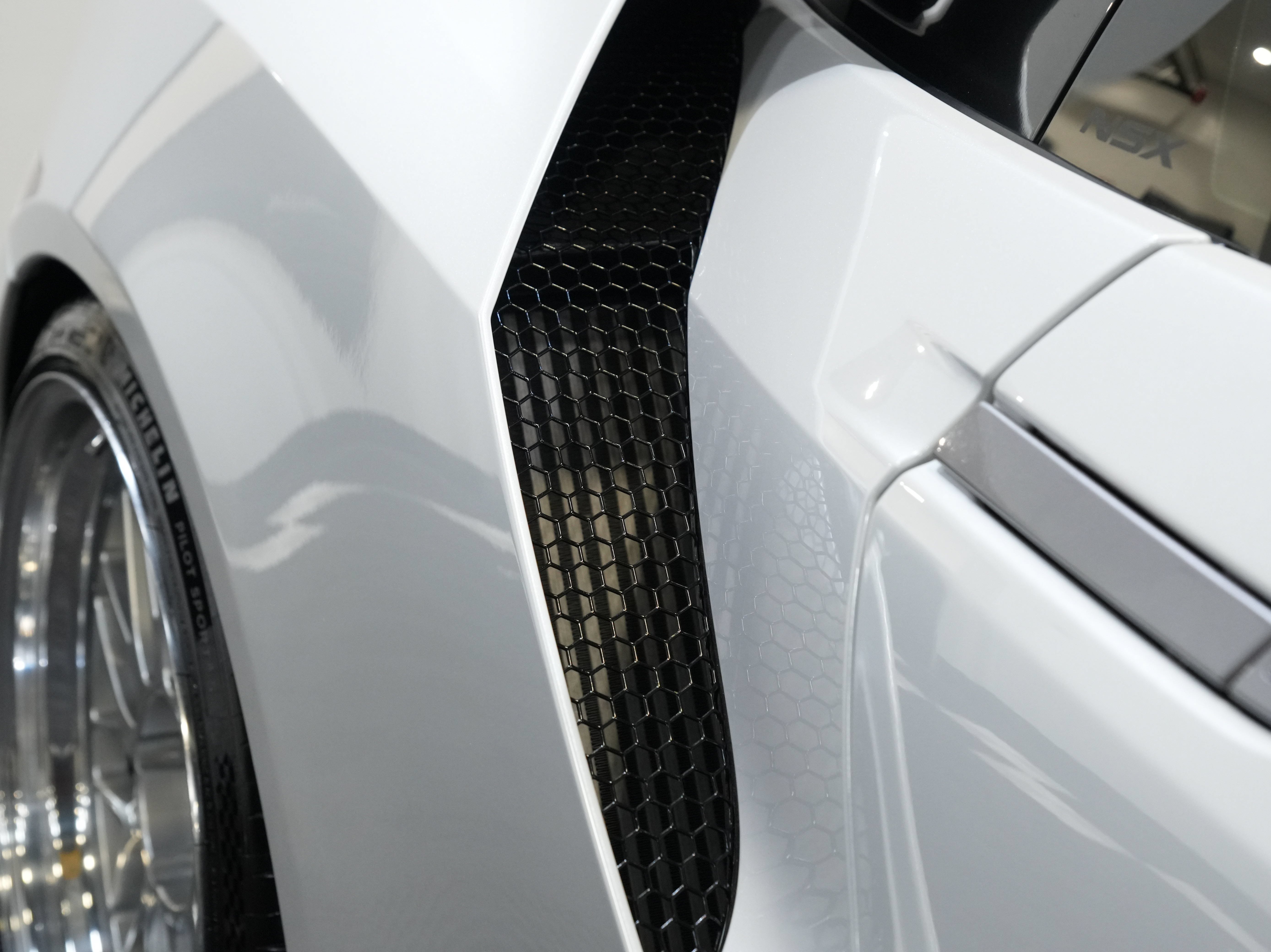 Used 2017 Acura NSX AWD/4WD image 16