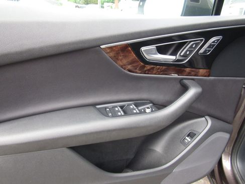 Used 2017 Audi Q7 3.0T Premium Plus w/ Premium Plus Package image 23