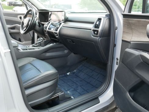 Used 2023 Kia Sorento S w/ Panoramic Sunroof Package AWD/4WD image 20