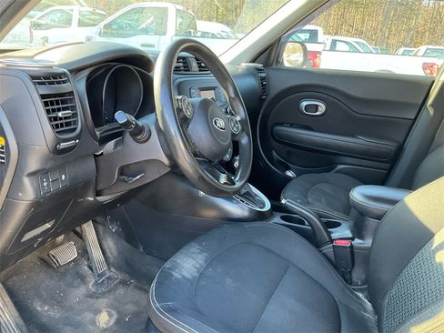 Used 2015 Kia Soul + image 15