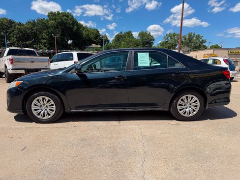 Used 2014 Toyota Camry LE FWD image 4