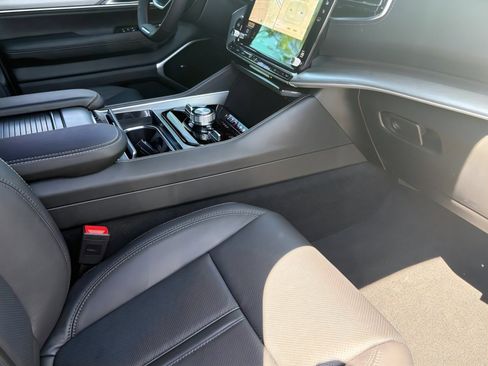 New 2026 Jeep Grand Wagoneer Limited AWD/4WD image 12