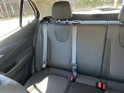 Used 2025 Buick Encore GX Preferred image 38