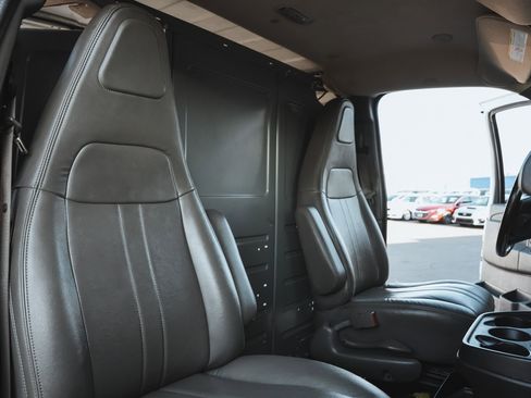 Used 2016 Chevrolet Express 3500 Extended image 14