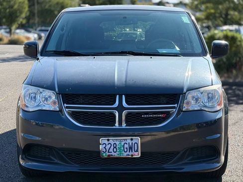 Used 2014 Dodge Grand Caravan SXT w/ UConnect Hands-Free Group FWD image 8