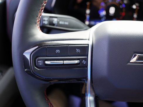 Used 2023 Chevrolet Colorado Z71 w/ Z71 Convenience Package 2 image 24