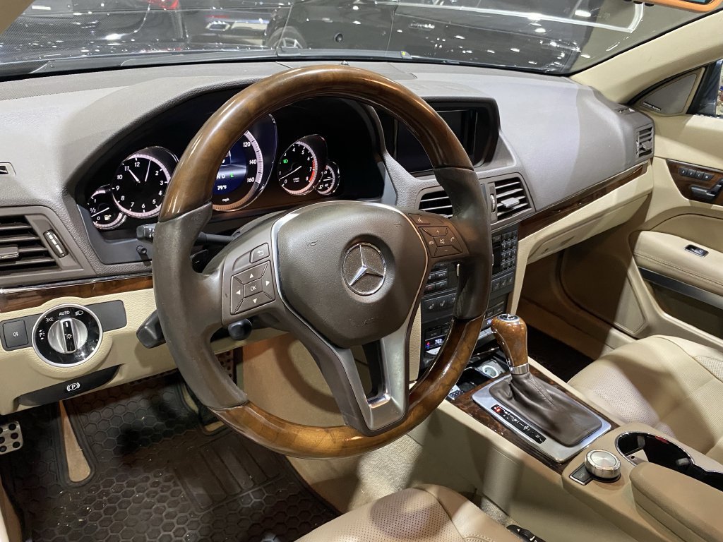 Used 2013 Mercedes-Benz E 550 Cabriolet image 3