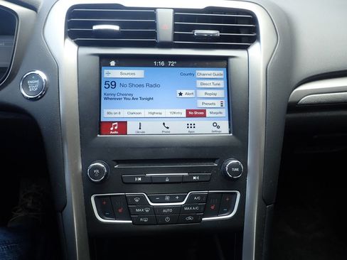 Used 2018 Ford Fusion SE w/ Fusion SE Technology Package image 5