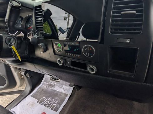 Used 2009 GMC Sierra 2500 W/T AWD/4WD image 13