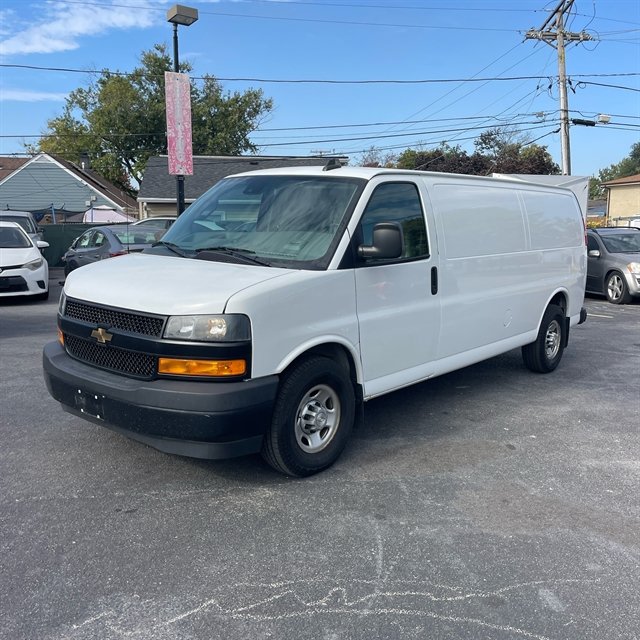 Used 2020 Chevrolet Express 3500 Extended w/ Driver Convenience Package RWD image 2