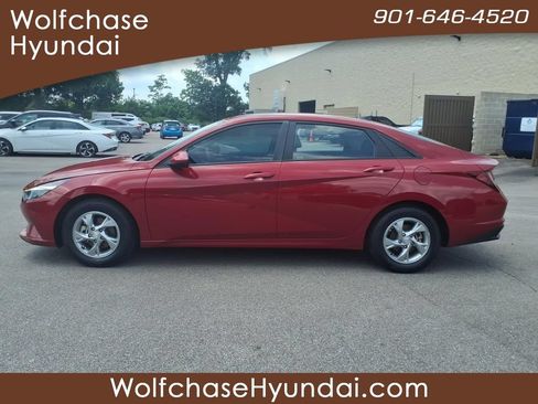 Used 2022 Hyundai Elantra SE w/ Cargo Package FWD image 2