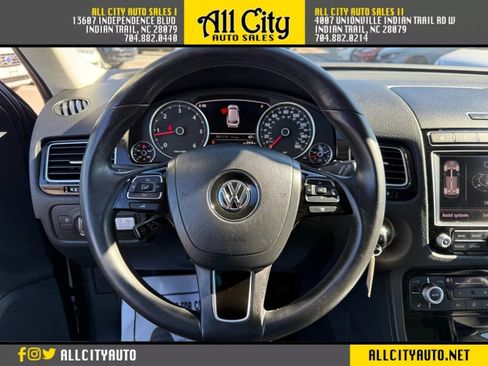 Used 2016 Volkswagen Touareg Sport image 17