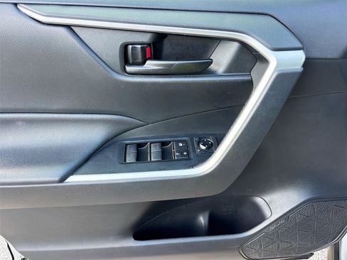 Used 2021 Toyota RAV4 LE image 20