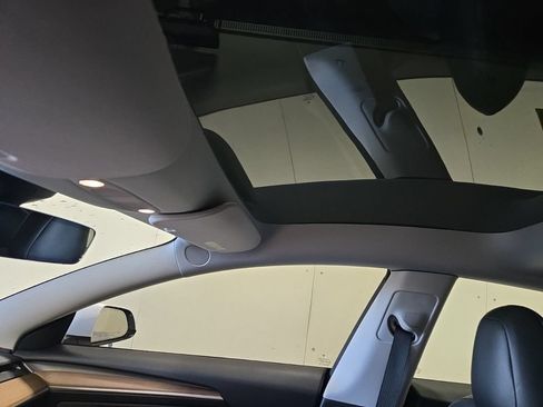 Used 2021 Tesla Model 3 Standard Range Plus RWD image 7