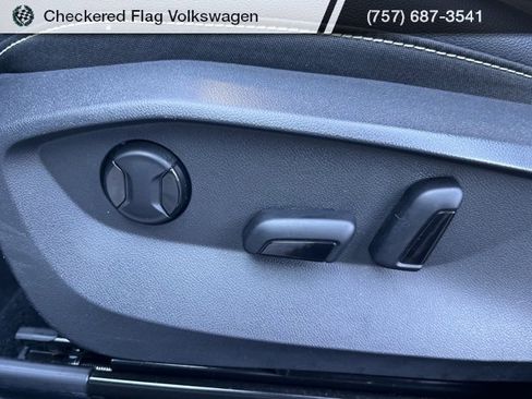 Used 2022 Volkswagen Taos SE image 24