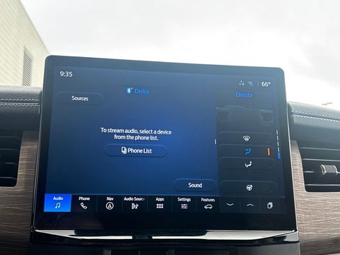 Used 2023 Ford Expedition Limited image 12