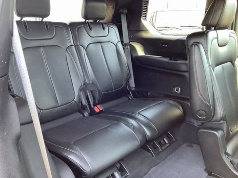 Used 2024 Jeep Grand Cherokee L Limited w/ Luxury Tech Group II image 40