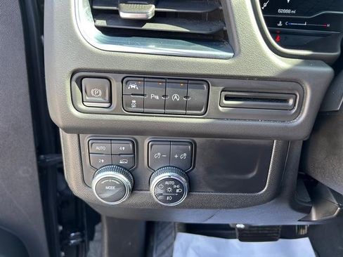 Used 2023 GMC Yukon XL SLT image 23