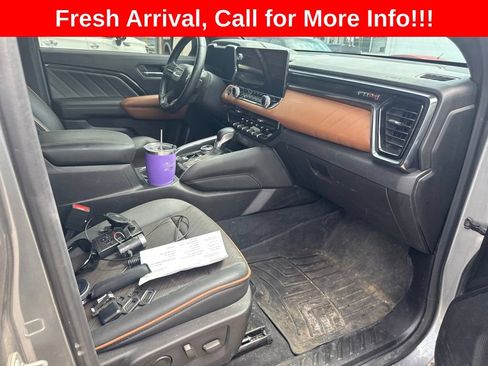 Used 2023 GMC Canyon AT4 w/ AT4 Premium Package AWD/4WD image 11