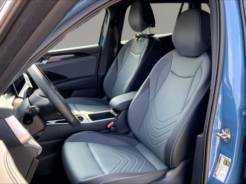 Certified 2025 Volkswagen Tiguan SE R-Line AWD/4WD image 23