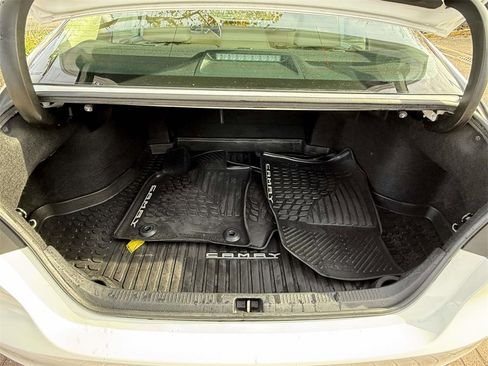 Used 2019 Toyota Camry XLE image 8