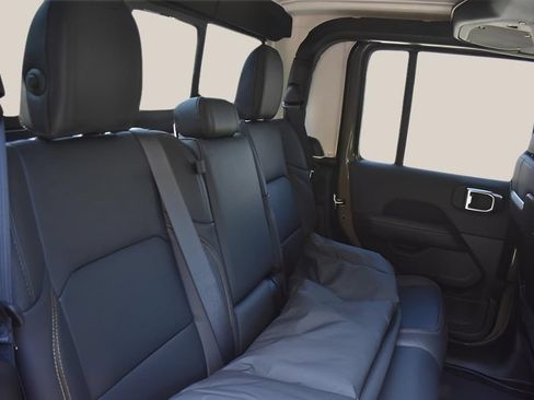 Used 2025 Jeep Gladiator Sport AWD/4WD image 17