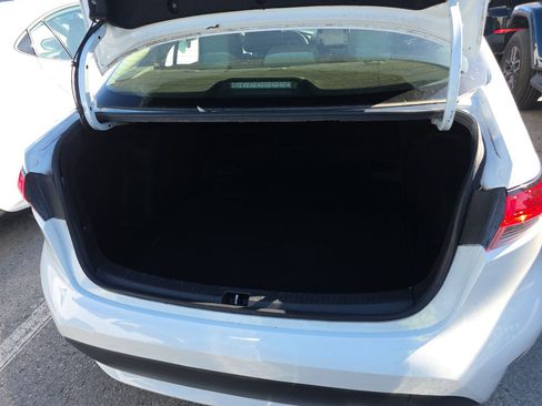 Used 2021 Toyota Corolla LE FWD image 15