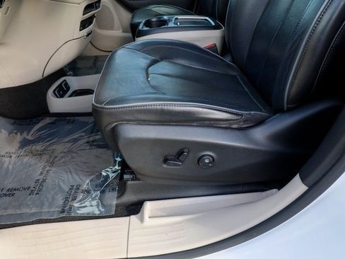 Used 2020 Chrysler Pacifica Limited w/ Tire & Wheel Group image 35