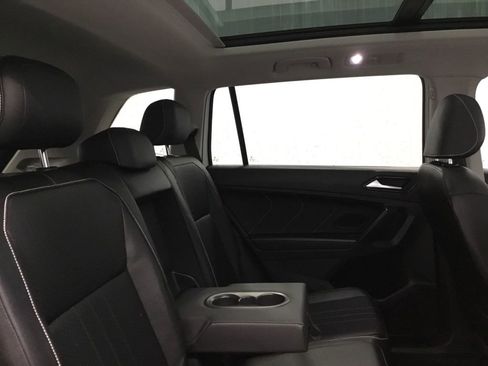 Used 2022 Volkswagen Tiguan SE w/ Panoramic Sunroof Package image 22