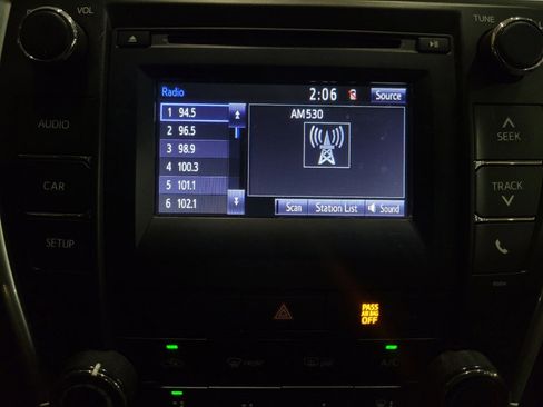 Used 2017 Toyota Camry SE FWD image 25
